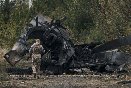A Ukrainian soldier passes by a Russian tank damaged in a battle in a just freed territory on the road to Balakleya in the Kharkiv region, Ukraine, Sunday, Sept. 11, 2022. AP/RSS Photo