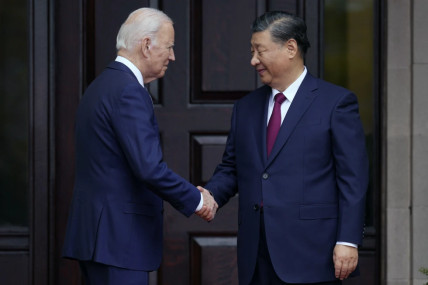 File Photo of Biden (l) and Xi