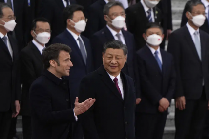 French President Emmanuel Macron, bottom left, chats with Chinese President Xi Jinping during a welcome ceremony held outside the Great Hall of the People in Beijing, Thursday, April 6, 2023.  AP/RSS Photo