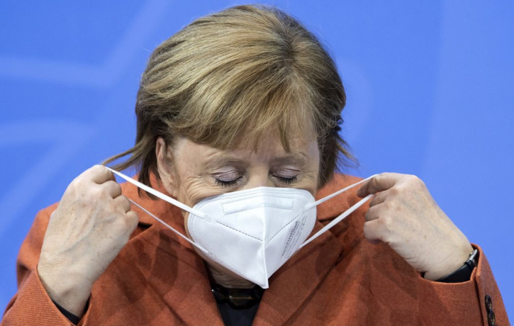 After the switching conference between her and the prime ministers of the federal states, Chancellor Angela Merkel (CDU) adjusts her mask and comments on the further procedure in the Corona c