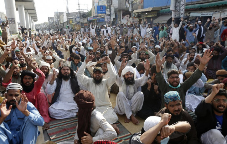 Supporters of Tehreek-e-Labiak Pakistan, a radical Islamist political party, chant slogans during a protest against the arrest of their party leader, Saad Rizvi, in Lahore, Pakistan, Thursday