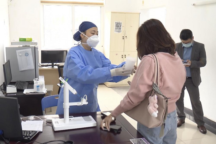 In this photo taken from video released by Shanghai Media Group, a medical worker hands over aerosolised COVID vaccine developed by Chinese biopharmaceutical company CanSino Biologics Inc in Shanghai on Wednesday, Oct 26, 2022. (AP/RSS Photo)