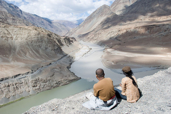 At the confluence of the Zanskar (middle) and Indus (left) rivers. (Ridhi D'Cruz/Wikimedia Commons)