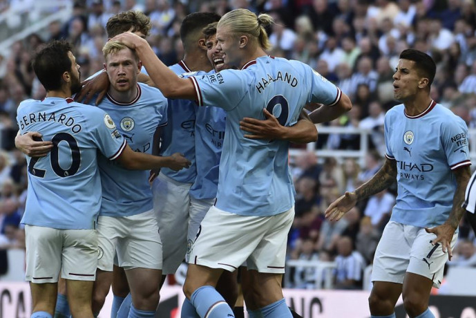 Manchester City's Bernardo Silva, left, celebrates with teammates after scoring his side's third goal during the English Premier League soccer match against Newcastle United at St James Park in Newcastle, England, Sunday, Aug 21, 2022. (AP/RSS Photo)