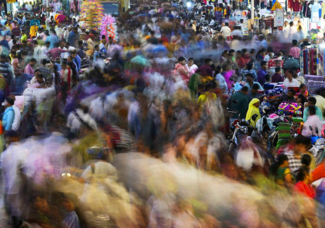 People move through a market in Mumbai, India, Saturday, Nov 12, 2022. (AP/RSS Photo)
