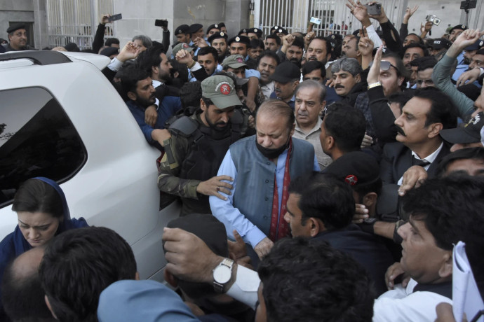 Security personnel clear the way as Pakistan’s former Prime Minister Nawaz Sharif, center, leaves after appearing in a court in Islamabad, Pakistan, Thursday, Oct. 26, 2023. (AP/RSS Photo)
