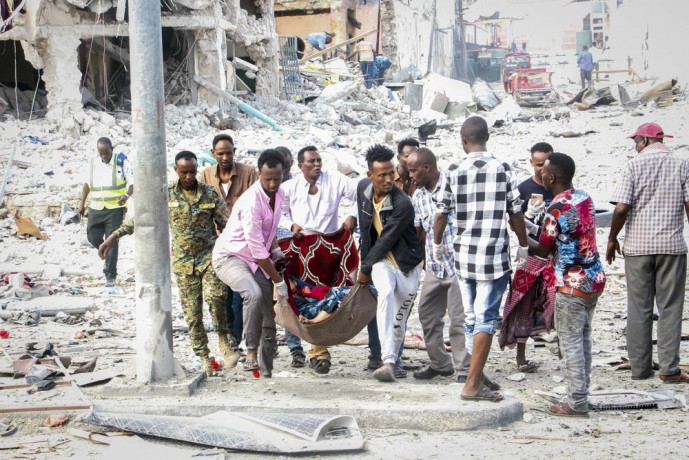 Rescuers remove a seriously-injured body from the scene of a double car-bomb attack in the capital Mogadishu, Somalia Saturday, Oct 29, 2022. (AP/RSS Photo)