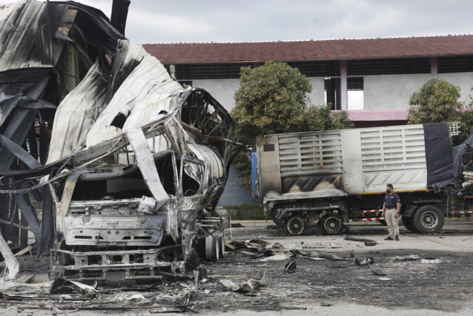 A Thai officer stands beside the burnt down oil tanker at a gas station in Pattani province, southern Thailand, Wednesday, Aug 17, 2022.  (AP/RSS Photo)