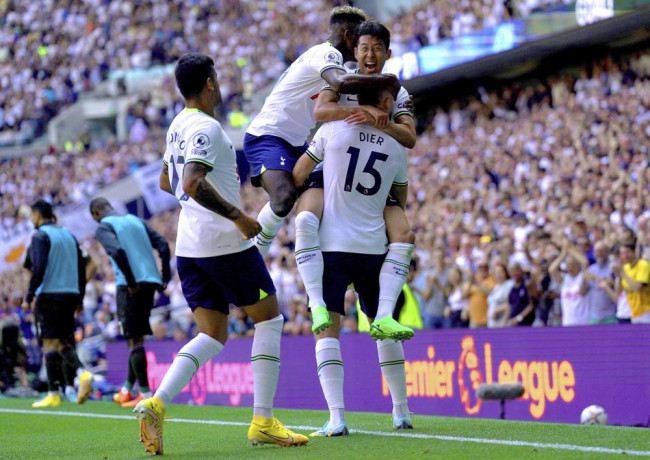 Tottenham Hotspur's Eric Dier celebrates with his teammates after scoring their side's second goal, during the English Premier League soccer match between Tottenham Hotspur and Southampton at Tottenham Hotspur Stadium, London, Aug 6, 2022. (AP/RSS Photo)
