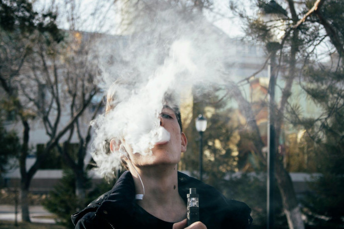 Reducing vape supply, on its own, isn't enough. We also need to upskill, empower and educate young people to help them make good decisions about their health, and to avoid using vapes from the outset. Pexels: Ruslan Alekso