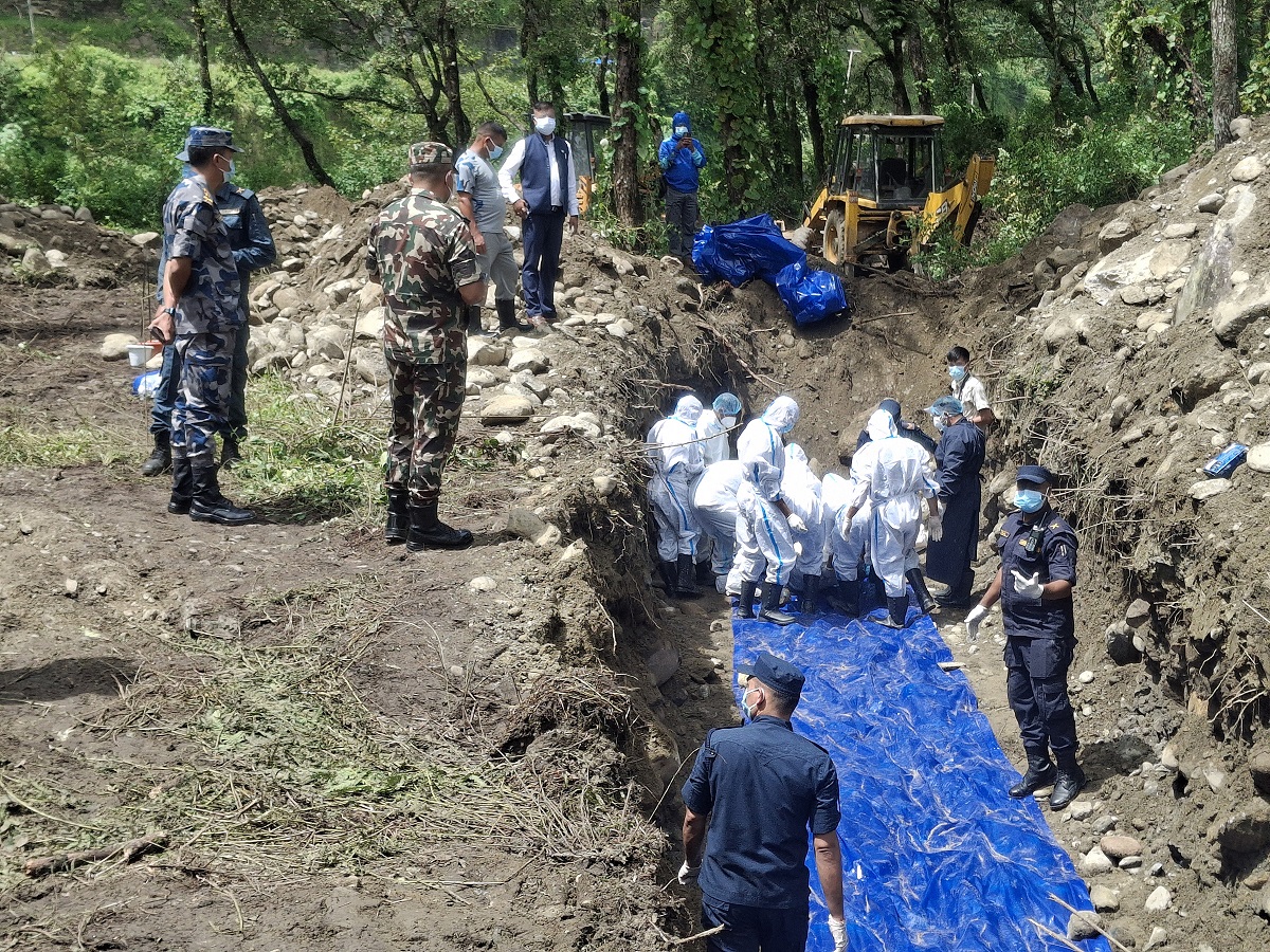Kathmandu DAO begins burying unidentified bodies of Bhotekoshi-Trishuli flood victims in Gokarna forest