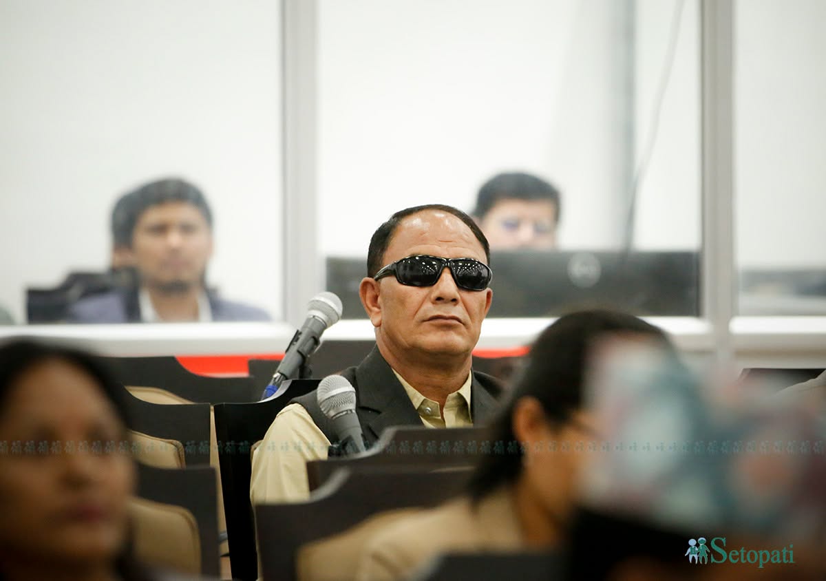 Lawmaker-Black-Glasses-01-1786010406.jpg