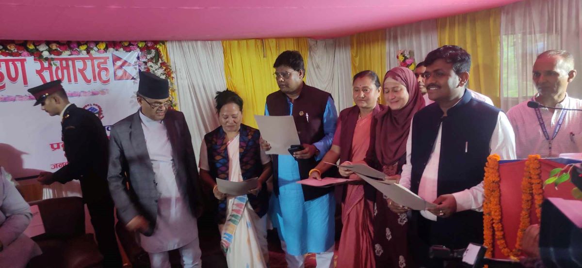 Madhes Chief Minister Singh, ministers sworn in :: Setopati :: Setopati