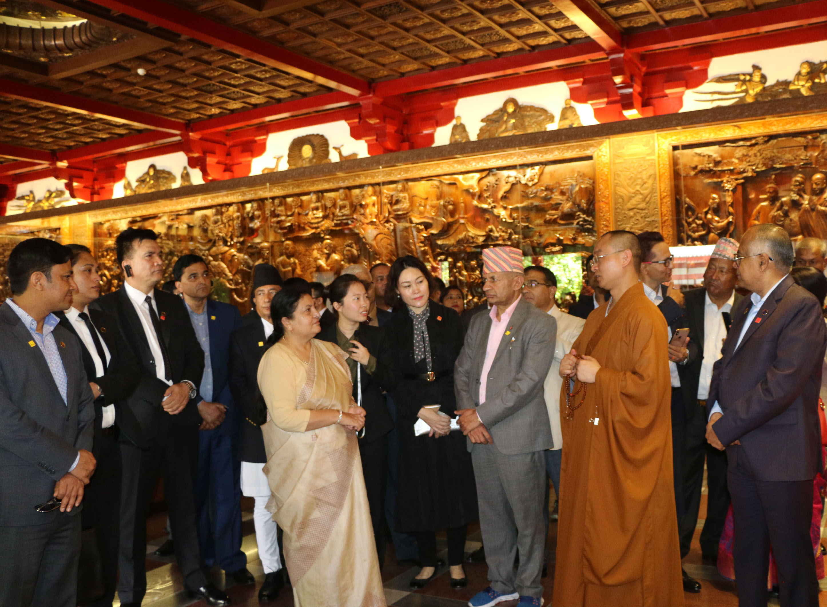 President visits Da Ci'en temple