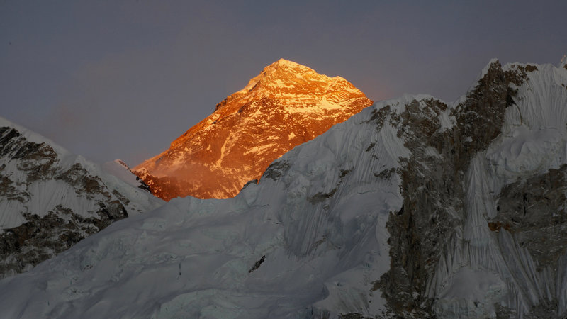 75 climbers reach top of Everest