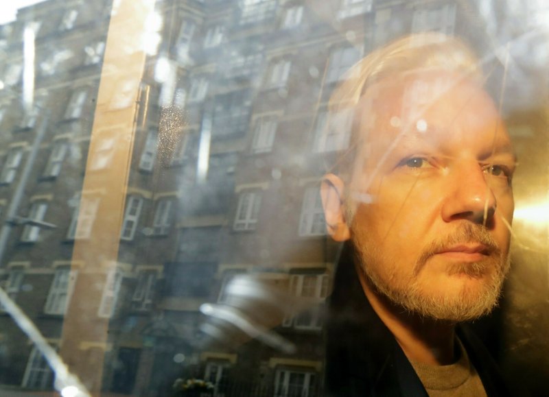 Sweden to decide whether to reopen Assange rape case