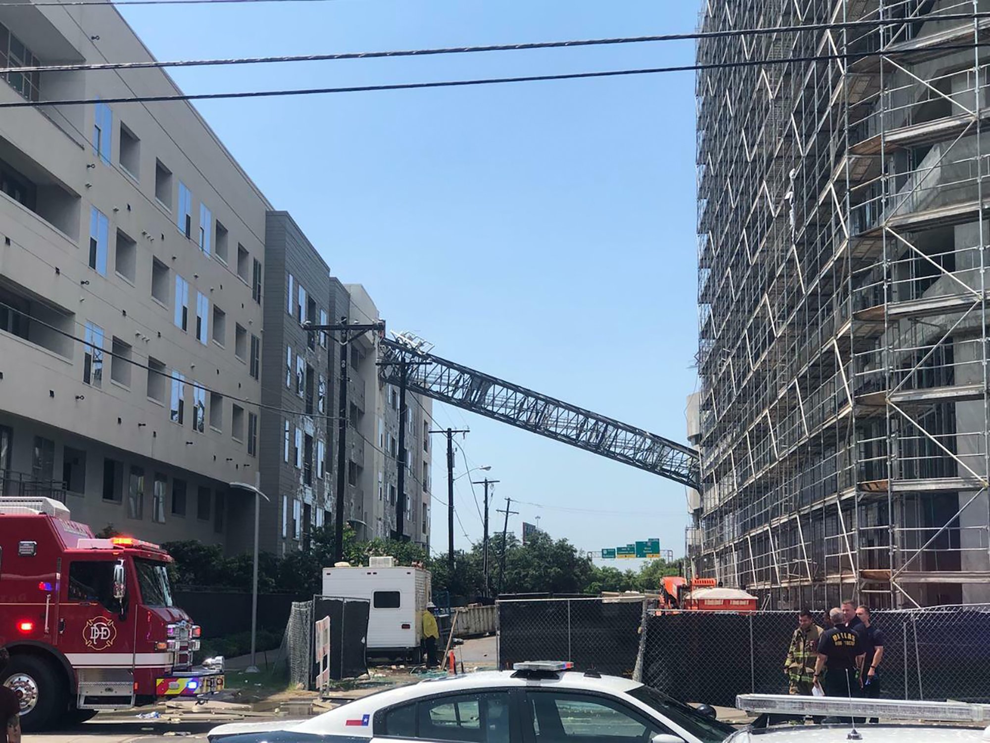 1 killed, 5 injured when crane topples on Dallas apartments